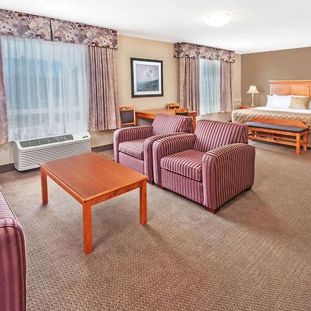 Super 8 By Wyndham Edmonton South Hotel Bagian luar foto