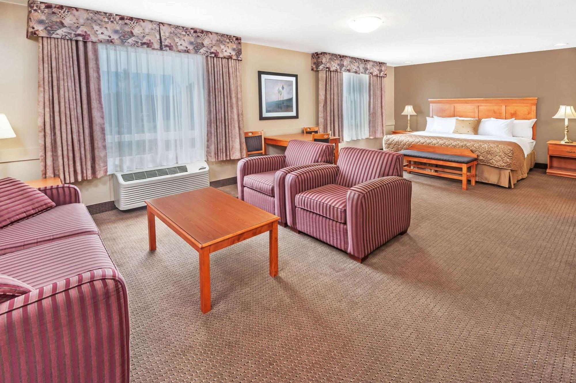 Super 8 By Wyndham Edmonton South Hotel Bagian luar foto